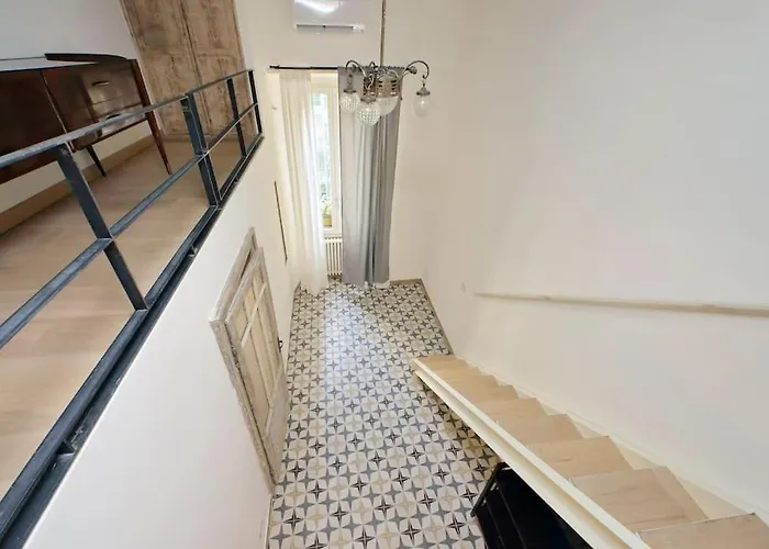Bright Flat With Wonderful Views In The Centre *