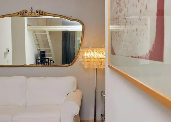 Bright Flat With Wonderful Views In The Centre *