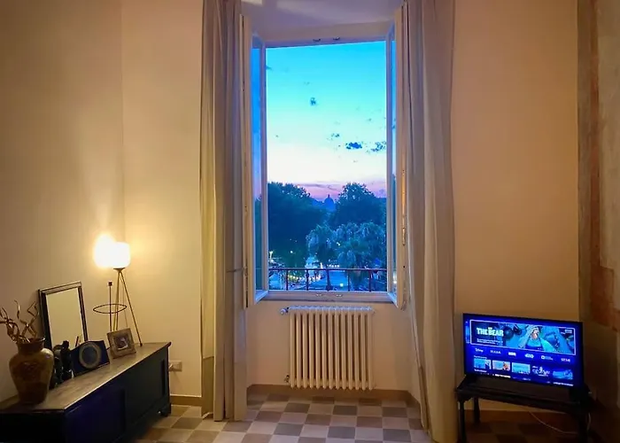 Bright Flat With Wonderful Views In The Centre *