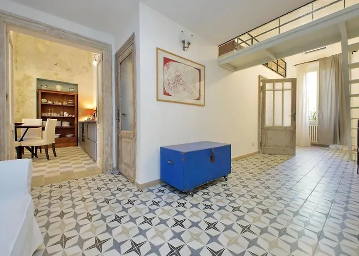 Bright Flat With Wonderful Views In The Centre Apartamento *